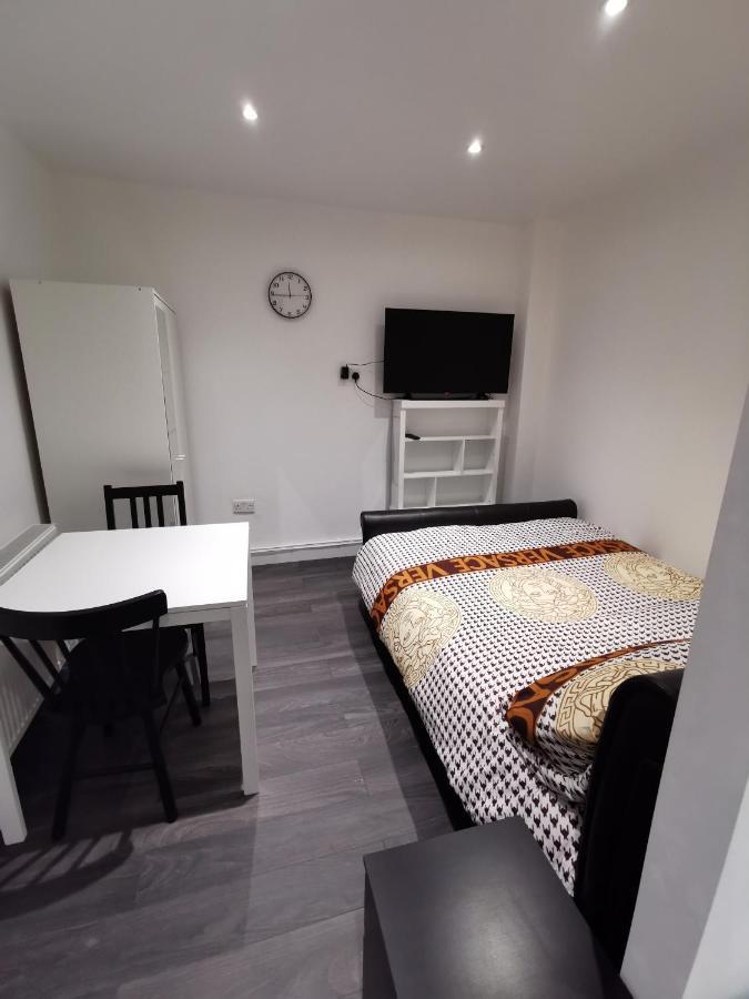 Studio Self Contained Double Bedroom London Luaran gambar