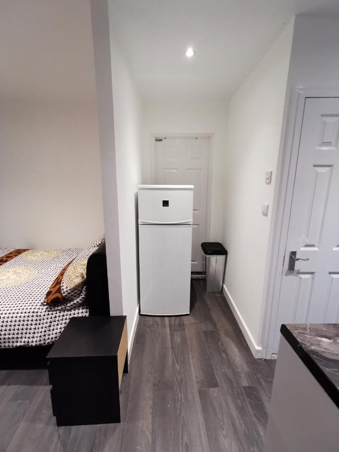 Studio Self Contained Double Bedroom London Luaran gambar
